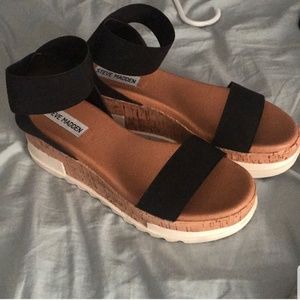 Steve Madden Elba black platform